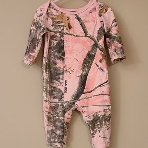 Cabela's Zonz Woodlands pink footless romper/sleeper
